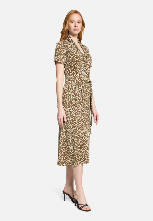 Midikleid mit Volant / Modellfoto Vorderseite (Outfit)