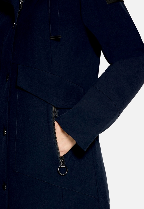 Outdoorjacke mit abnehmbarer Kapuze / Detailbild