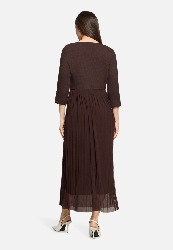 Plisseekleid mit 3/4 Arm / Modellfoto Rückseite