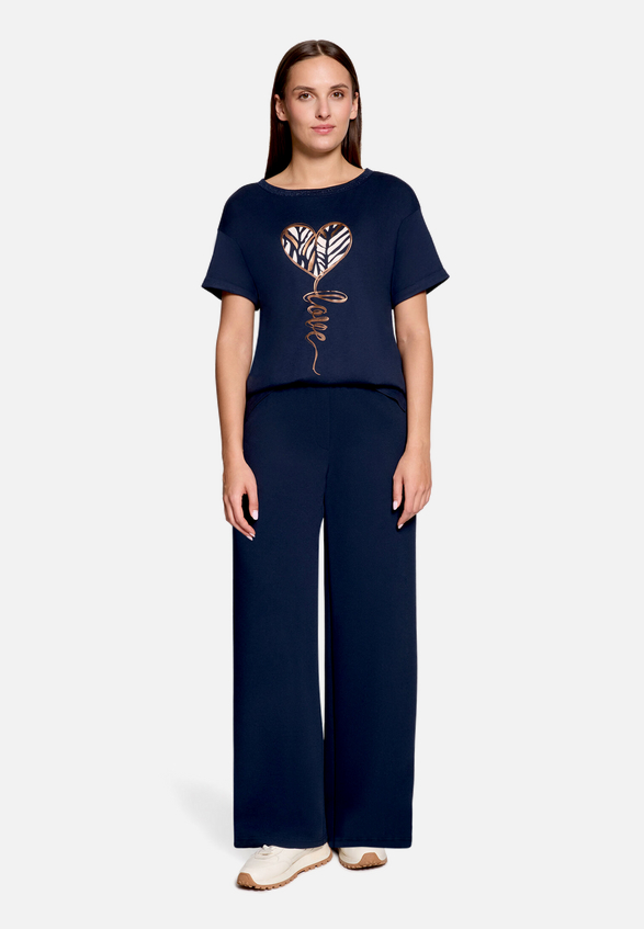 Casual-Shirt mit Aufdruck / Modellfoto Vorderseite (Outfit)