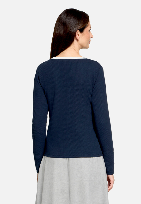 Shirtjacke mit Struktur / Modellfoto Rückseite