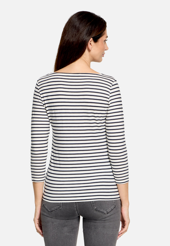 Basic Shirt mit Ringel / Modellfoto Rückseite