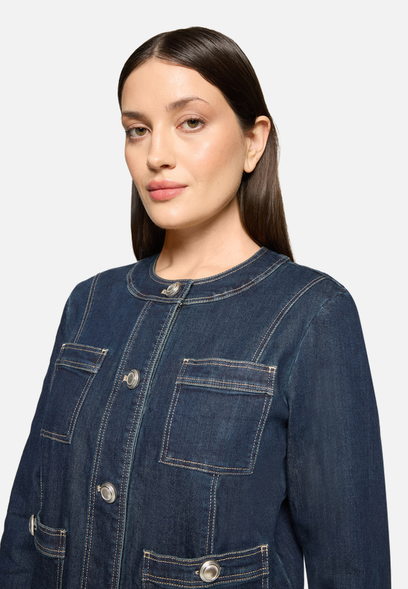 Jeansjacke mit Knöpfen / Detailbild