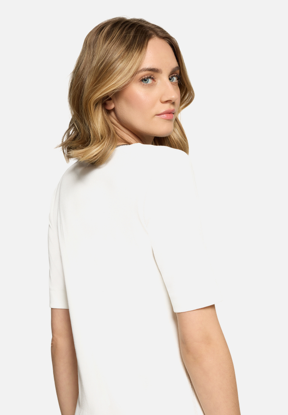 Basic Shirt mit Rippenstruktur / Detailbild