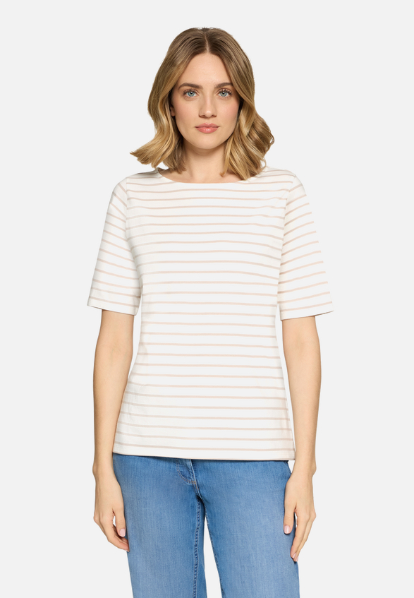 Ringelshirt mit U-Boot-Ausschnitt / Modellfoto Vorderseite