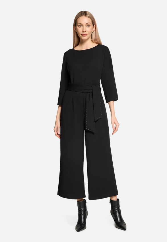 Jumpsuit mit Eingrifftaschen / Modellfoto Vorderseite