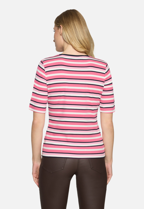 Basic Shirt mit Rippenstruktur / Modellfoto Rückseite
