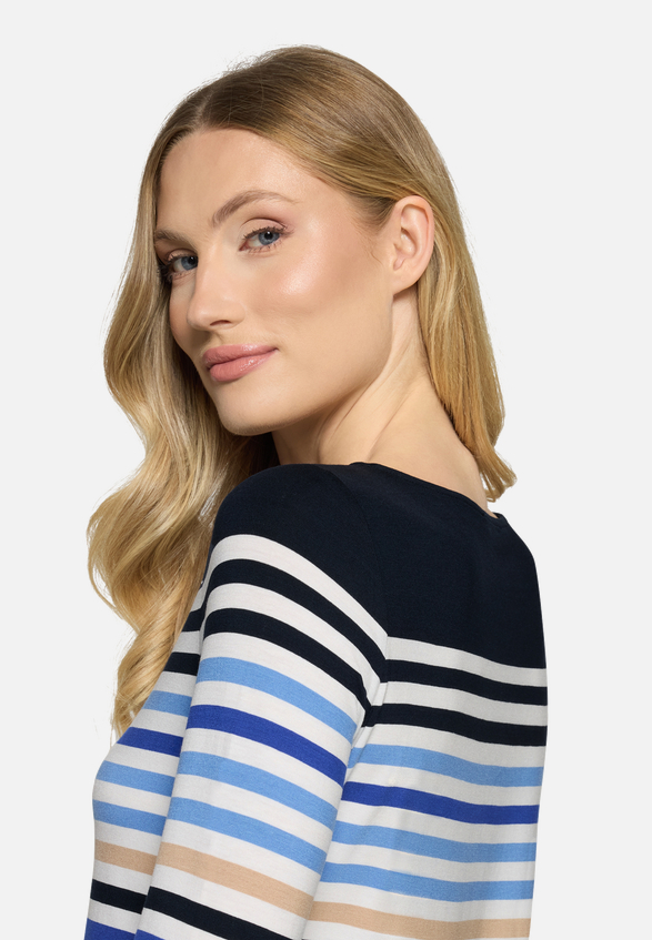 Basic Shirt mit U-Boot-Ausschnitt / Detailbild