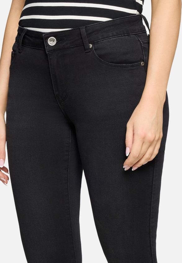Slim Fit Jeans  mit Stretch-Anteil Style Sunny Short  / Detailbild