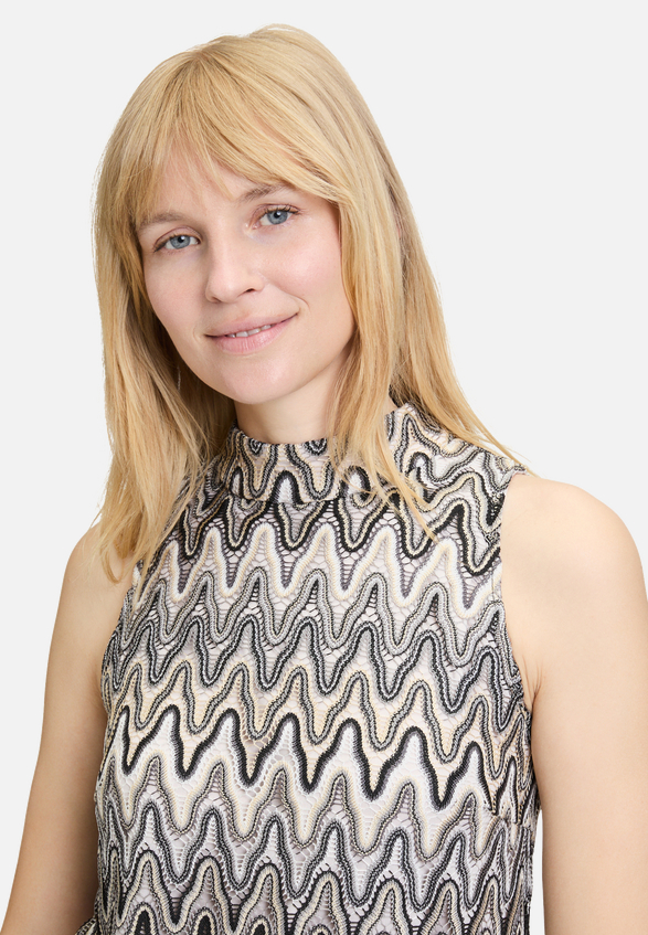 Crop-Top mit Stehkragen / Detailbild