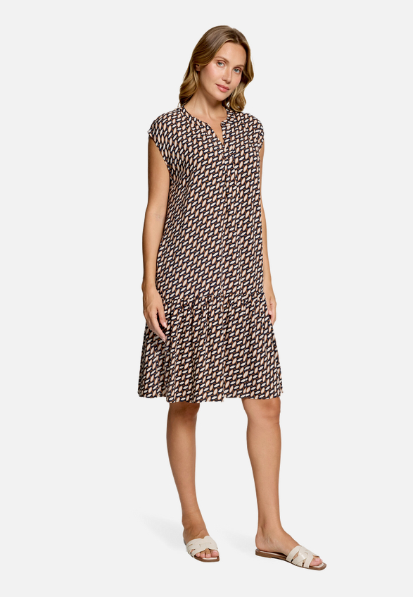 Tunika-Kleid  mit Volants / Modellfoto Vorderseite (Outfit)