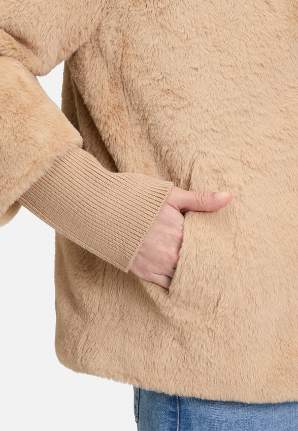 Outdoorjacke mit Plüsch / Detailbild