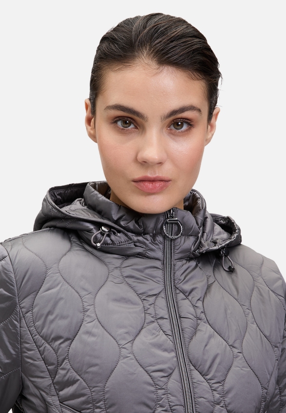 Outdoorjacke mit abnehmbarer Kapuze / Detailbild