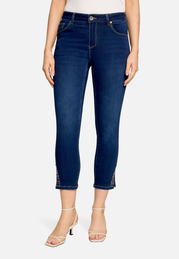Basic-Jeans mit Waschung / Modellfoto Vorderseite
