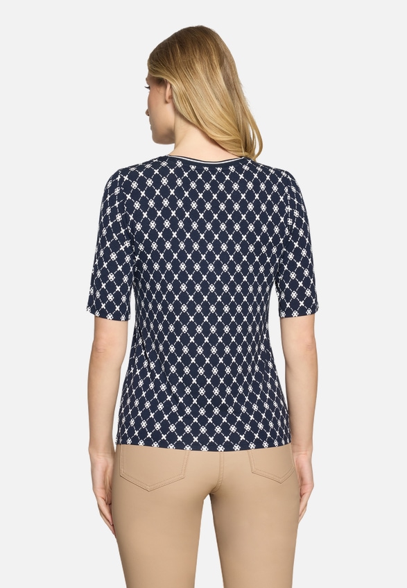 Basic Shirt mit Rippbündchen / Modellfoto Rückseite