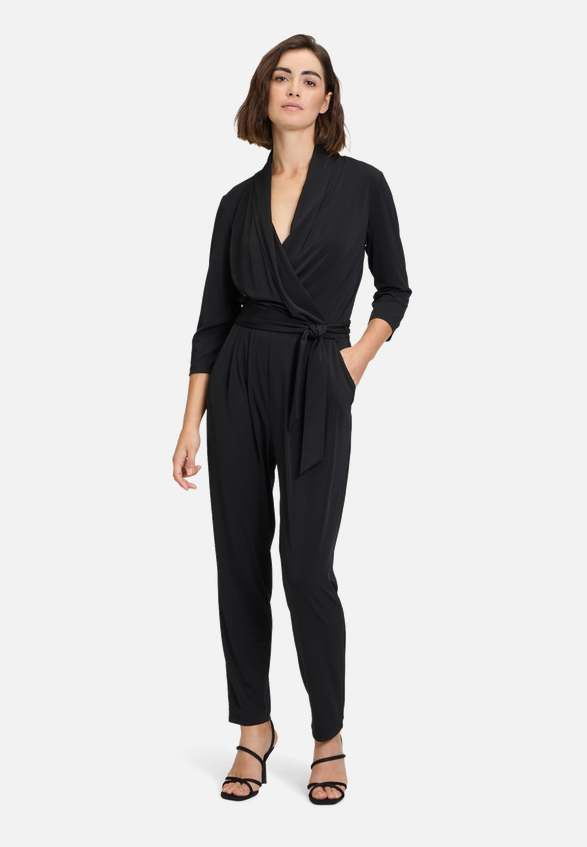 Jumpsuit mit Eingrifftaschen / Modellfoto Vorderseite