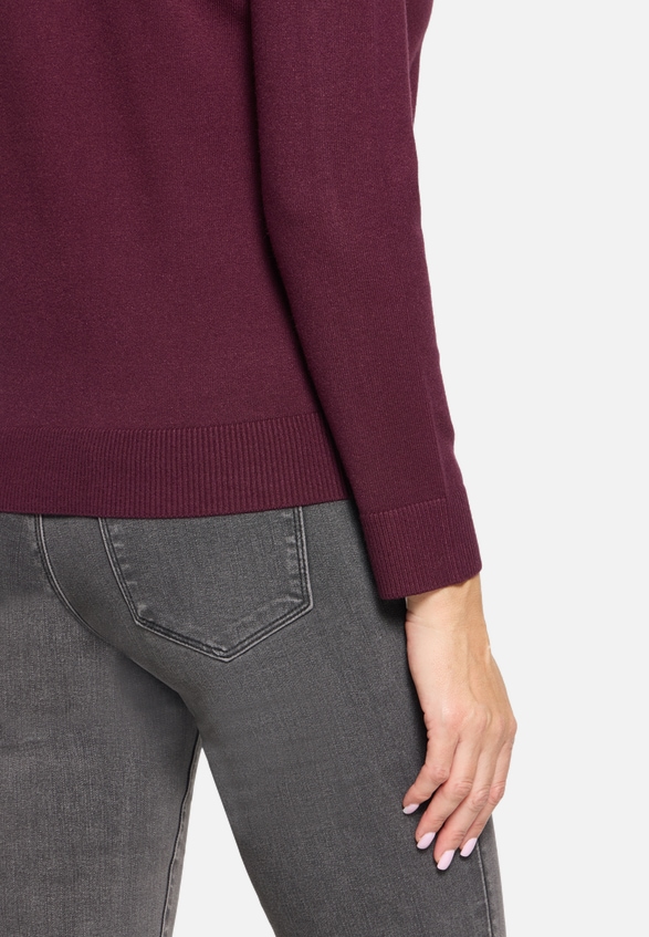 Basic-Strickpullover mit Rundhalsausschnitt / Detailbild