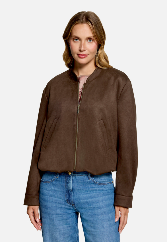Velourslederjacke mit Stehkragen  / Modellfoto Vorderseite