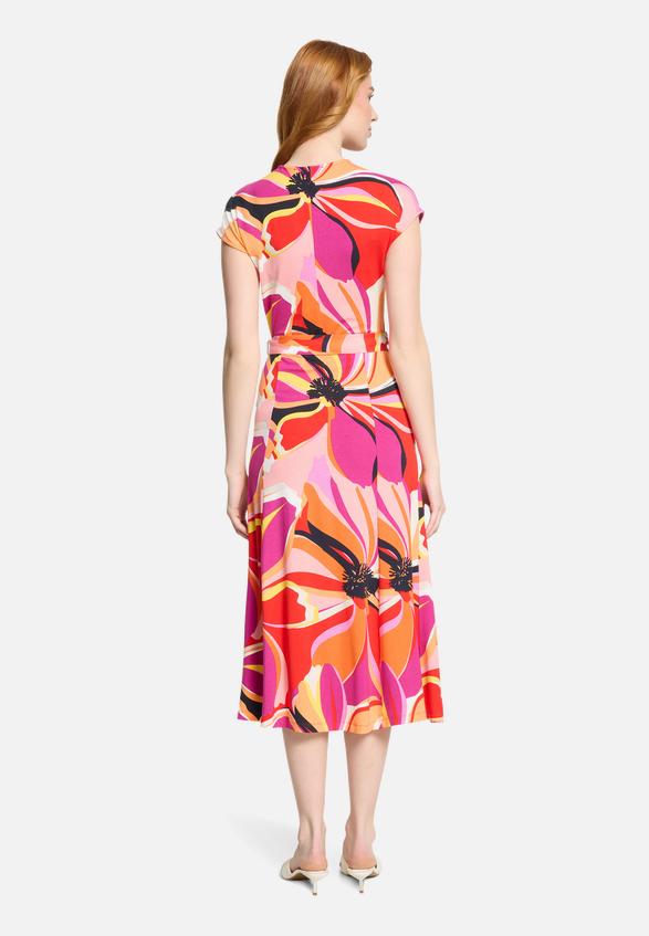 Jerseykleid mit Blumenprint / Modellfoto Rückseite