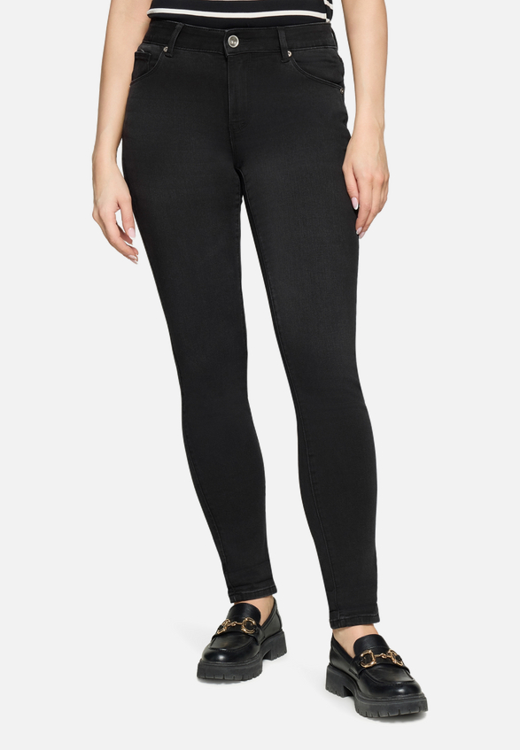 Slim Fit Jeans  mit Stretch Anteil Style Sunny  / Modellfoto Vorderseite