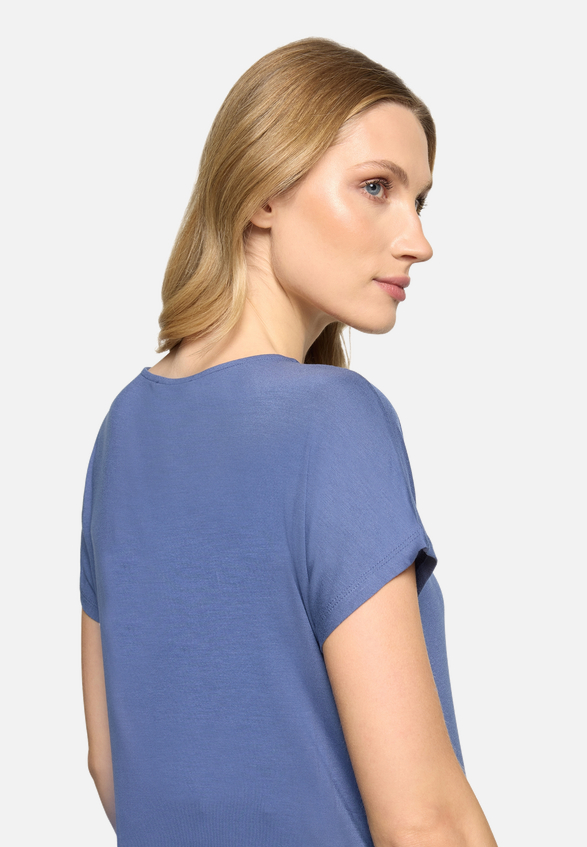 Casual-Shirt mit V-Ausschnitt / Detailbild