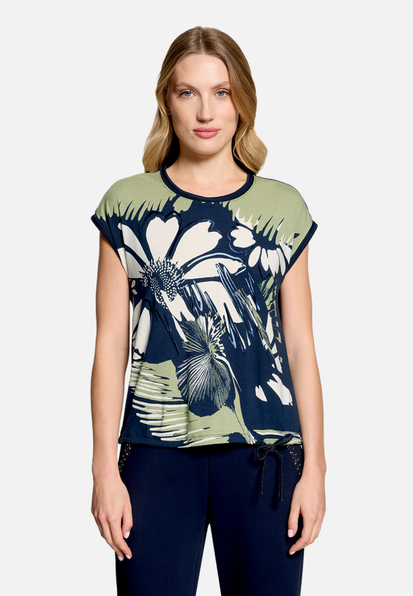 Print-Shirt  mit Tunnelzug  / Modellfoto Vorderseite