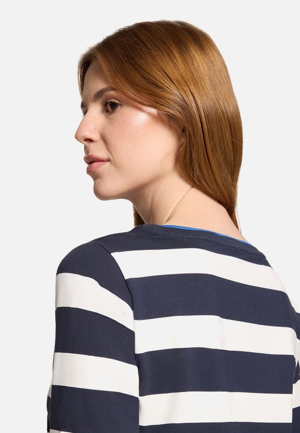 Basic Shirt mit Aufdruck / Detailbild