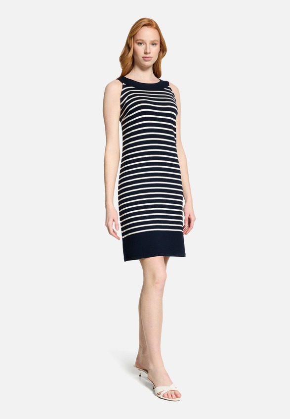 Sommerkleid ohne Arm / Modellfoto Vorderseite (Outfit)
