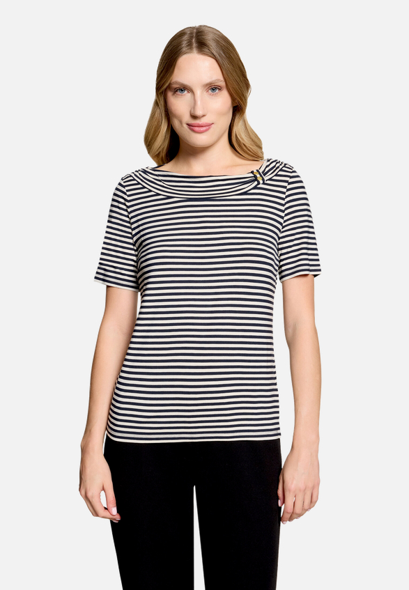 Ringelshirt mit Raffung / Modellfoto Vorderseite