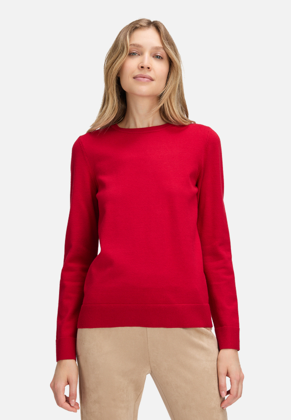 Basic-Strickpullover mit Rundhalsausschnitt / Modellfoto Vorderseite