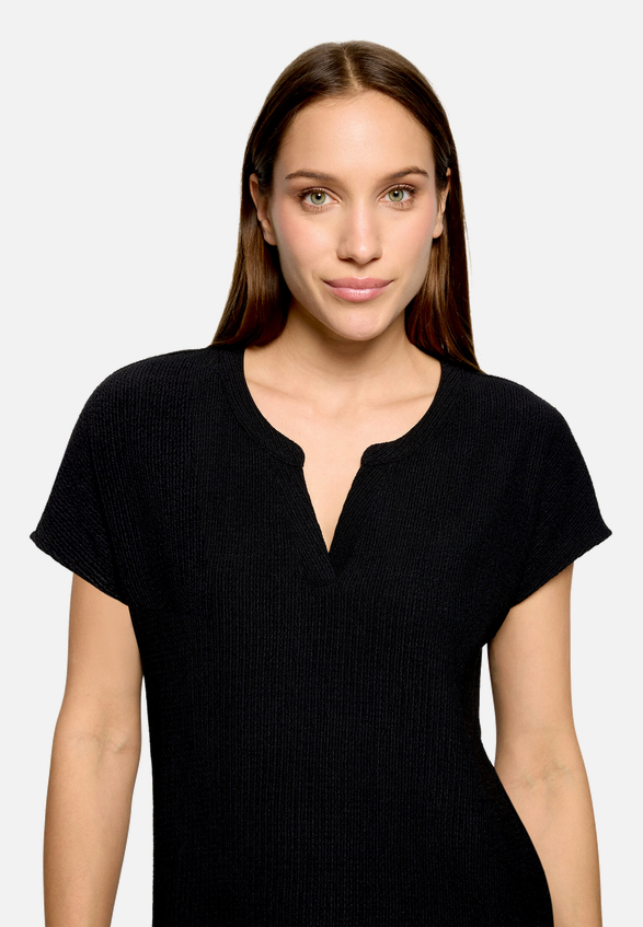 Basic Shirt mit V-Ausschnitt / Detailbild
