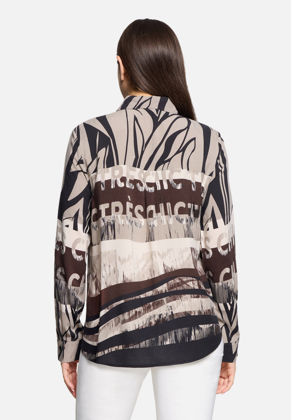 Hemdbluse mit Schmucksteinen / Modellfoto Rückseite