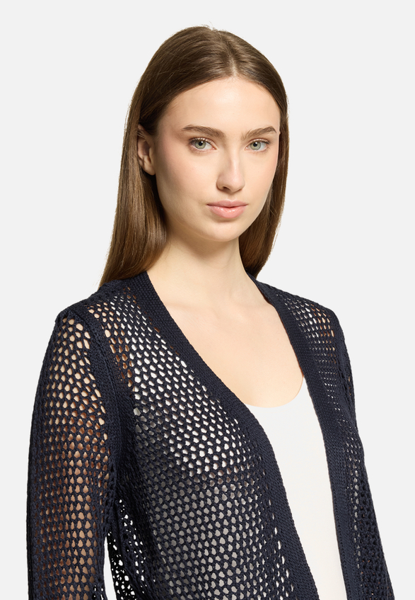 Grobstrickjacke mit Lochmuster / Detailbild