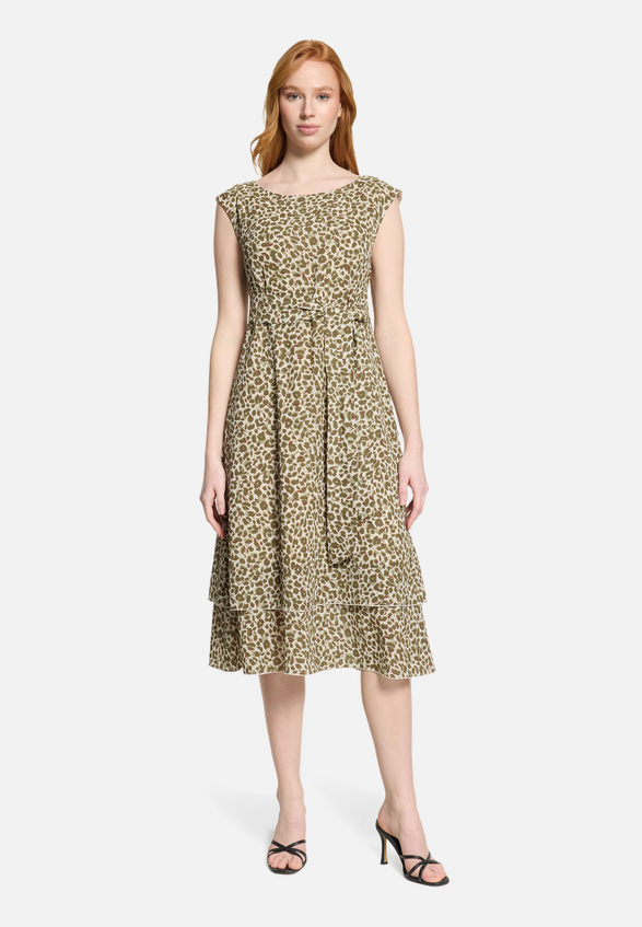Chiffonkleid mit Bindegürtel / Modellfoto Vorderseite