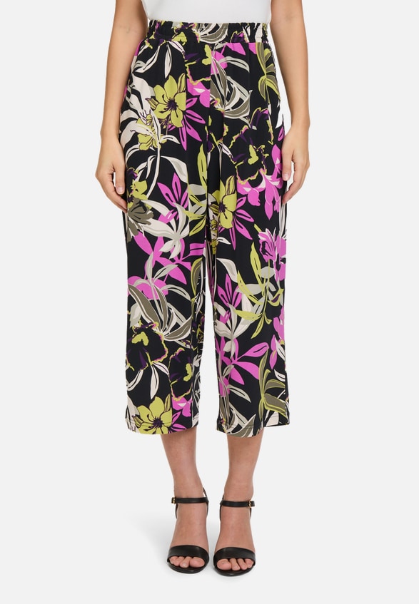Schlupfhose mit Eingrifftaschen / Modellfoto Vorderseite