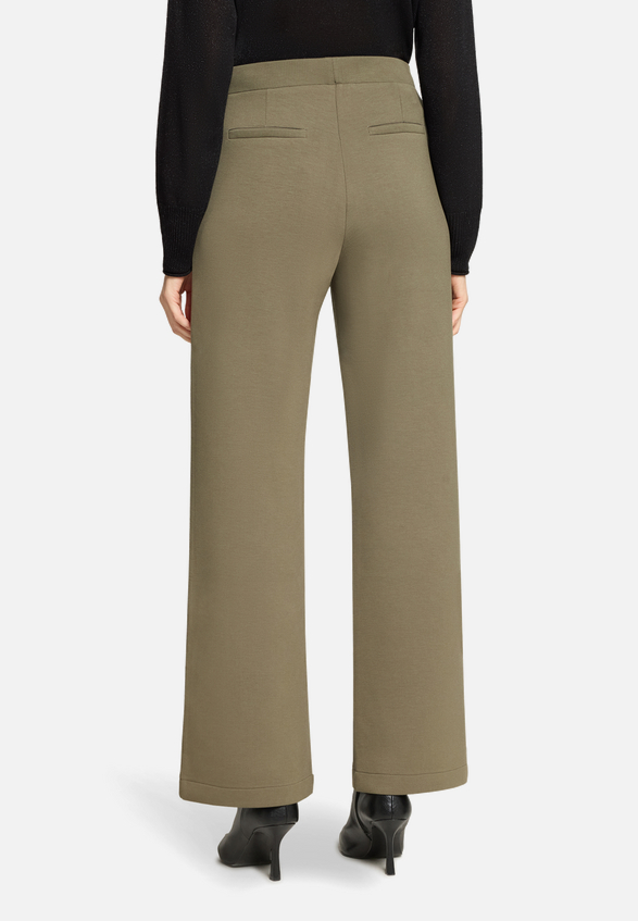 Schlupfhose mit Eingrifftaschen / Modellfoto Rückseite