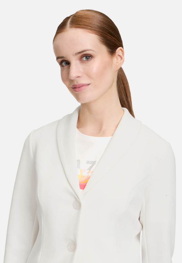 Kurzblazer mit Knöpfen / Detailbild