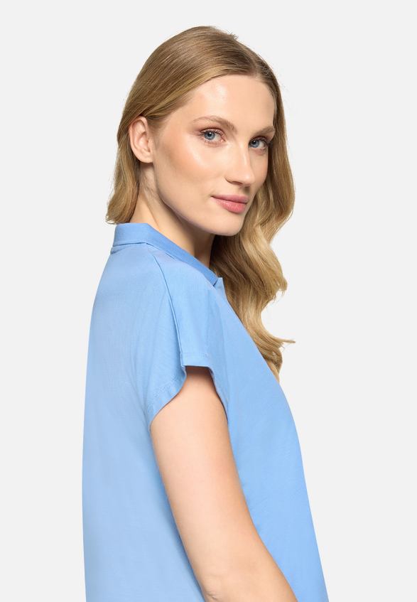 Poloshirt mit Schmucksteinen / Detailbild