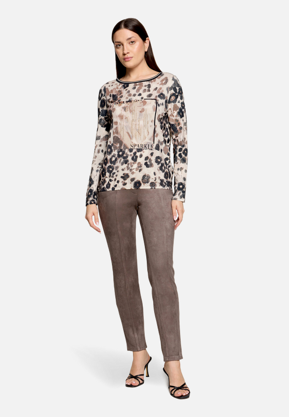 Casual-Shirt mit Gummizug / Modellfoto Vorderseite (Outfit)