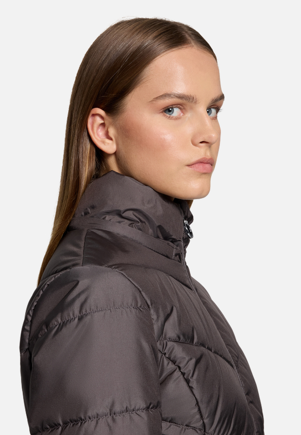 Outdoorjacke mit abnehmbarer Kapuze / Detailbild