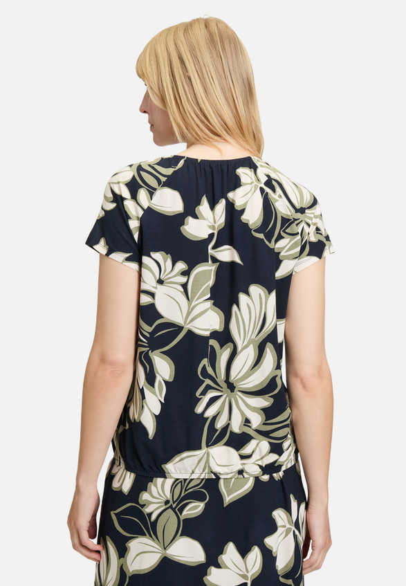 Printshirt mit Gummizug / Modellfoto Rückseite