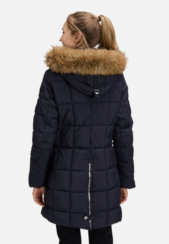 Outdoorjacke mit Kapuze / Modellfoto Rückseite
