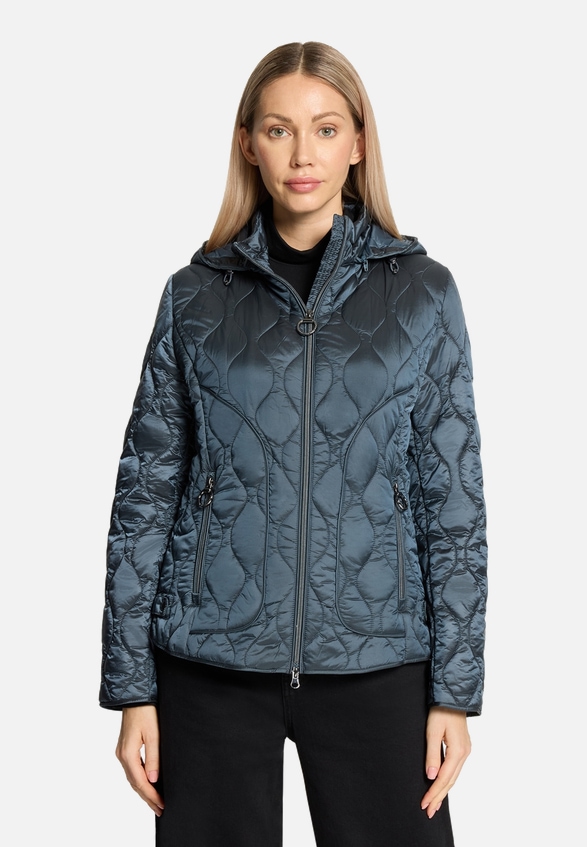 Outdoorjacke mit abnehmbarer Kapuze / Modellfoto Vorderseite