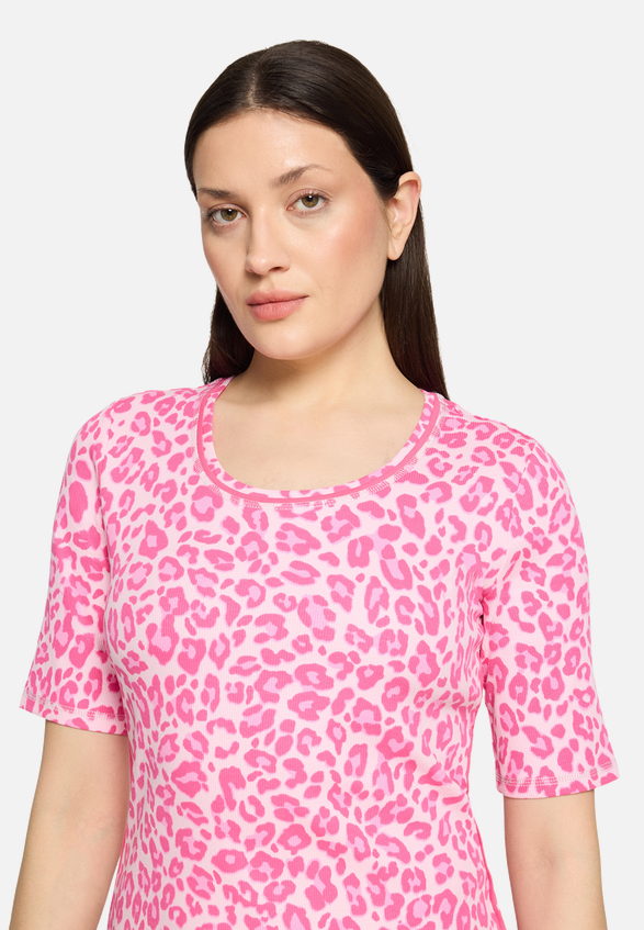 Basic Shirt mit Rippenstruktur / Detailbild