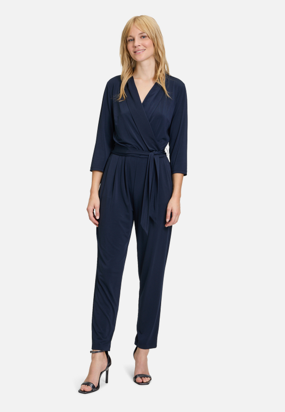 Jumpsuit mit Eingrifftaschen / Modellfoto Vorderseite