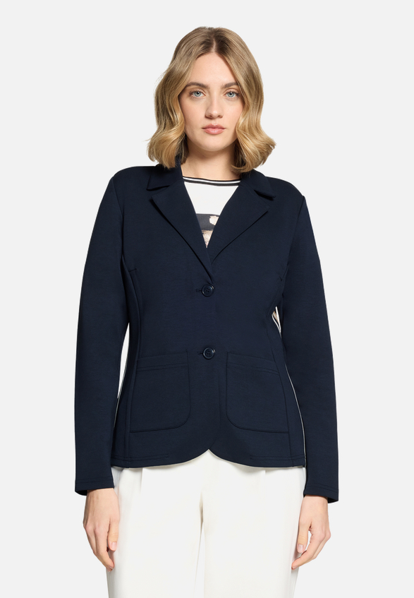 Kurzblazer mit aufgesetzten Taschen / Modellfoto Vorderseite