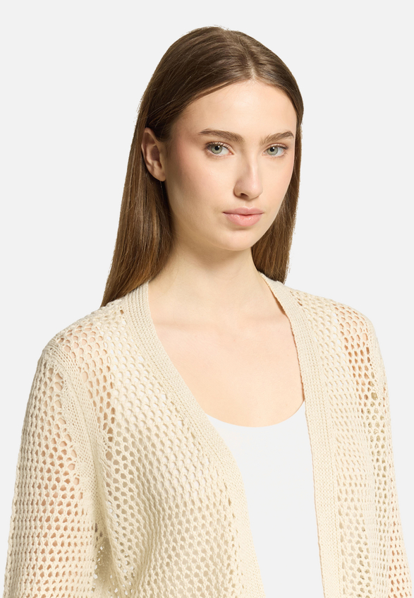 Grobstrickjacke mit Lochmuster / Detailbild