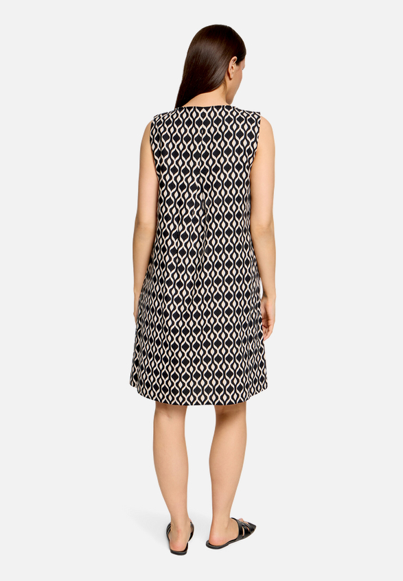 Leinenkleid ohne Arm / Modellfoto Rückseite