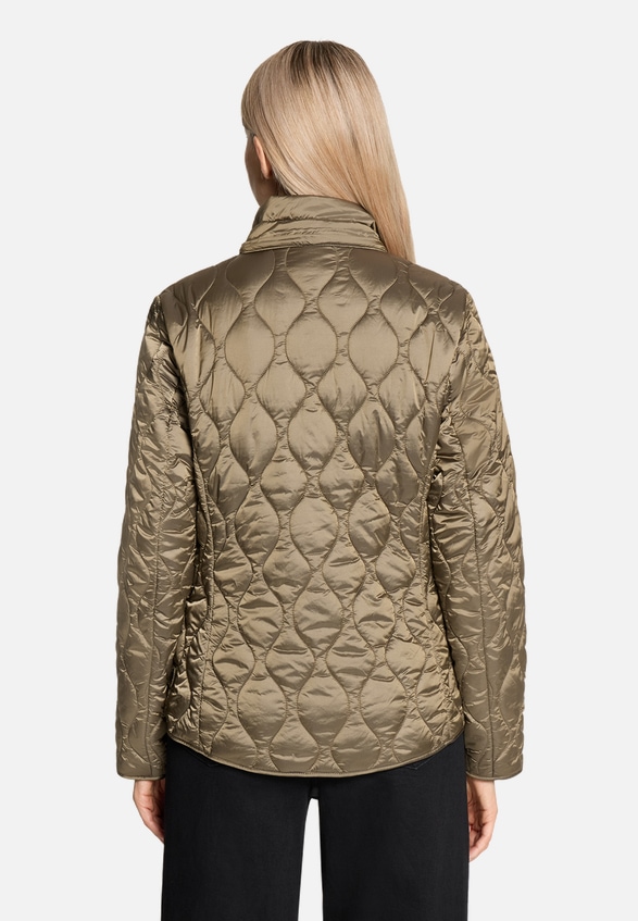 Outdoorjacke mit abnehmbarer Kapuze / Detailbild