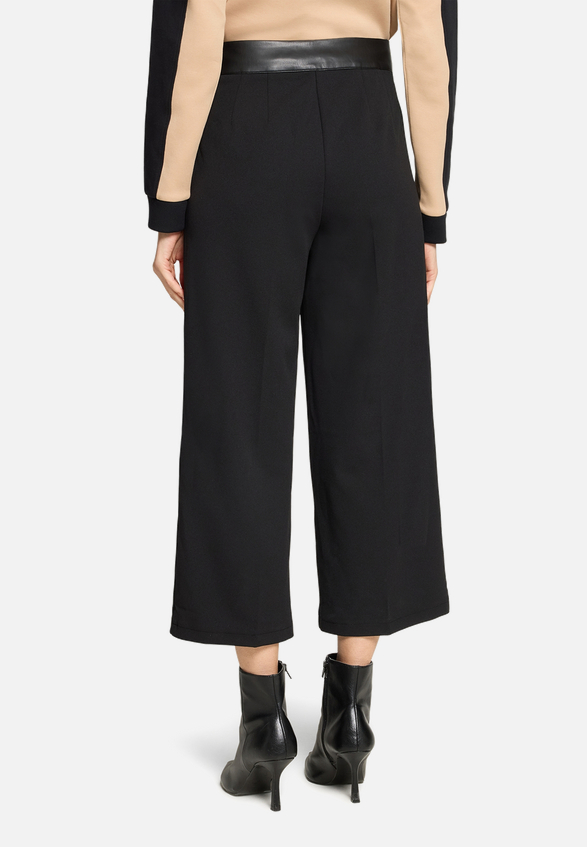 Marlene-Hose unifarben / Modellfoto Rückseite